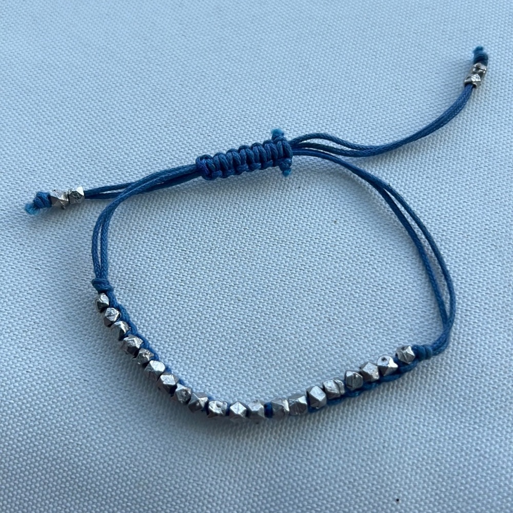 Silver tone nuggets blue string bracelet one size